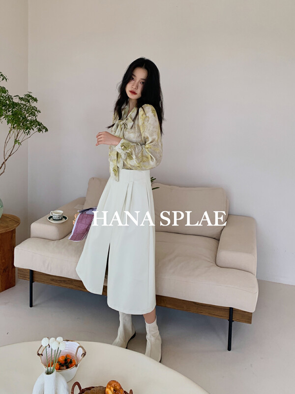 New in early autumn! [HANNA Hanna] French retro print bow ribbon stand collar shirt H10263# JHY