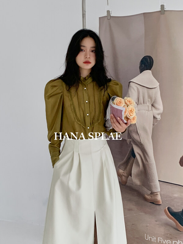 New in early autumn! [HANNA Hanna] lace single row pearl button shirt H10280# JHY