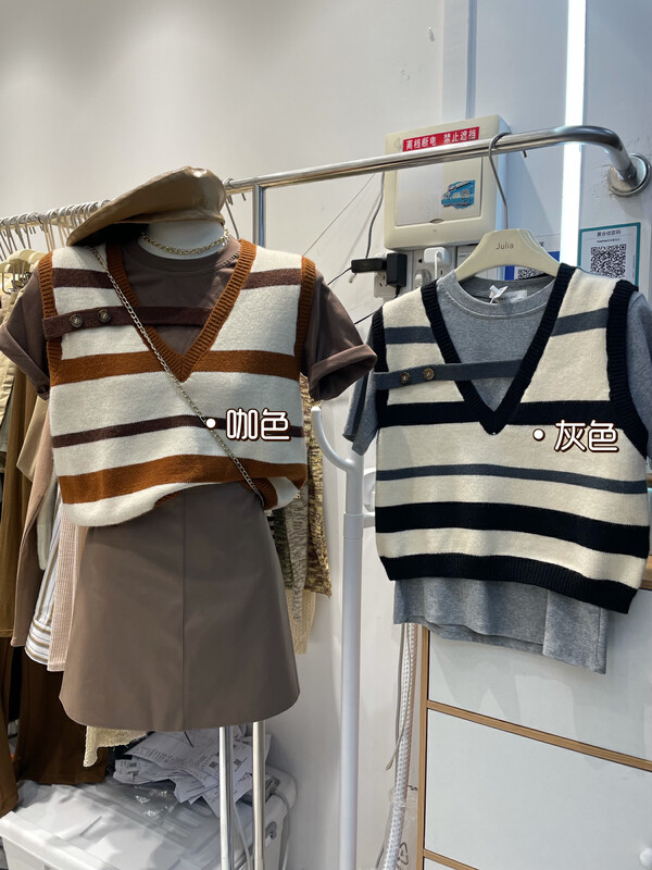 New in autumn! [JULIA] V-neck sleeveless striped all-match vest 5001# PCZ