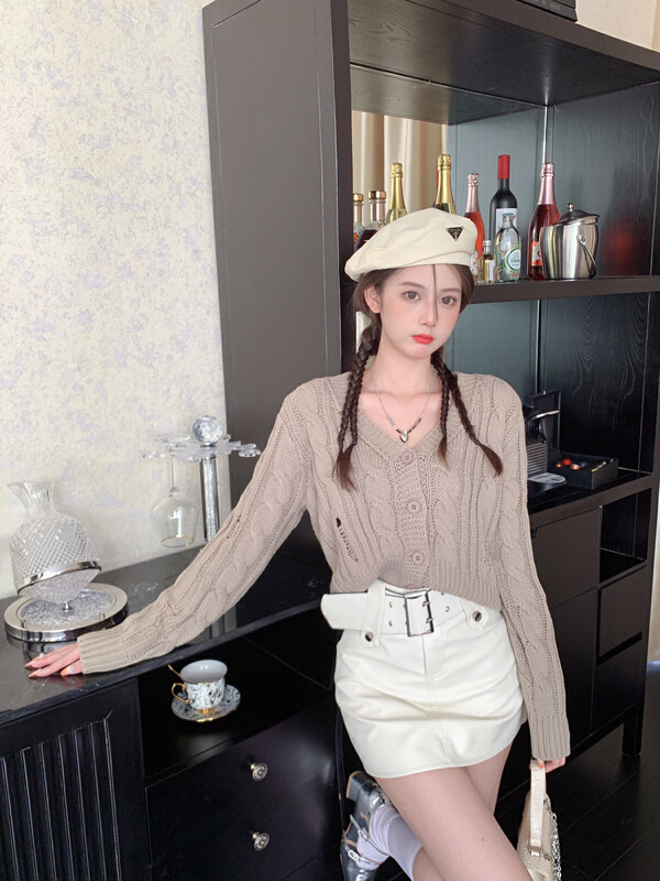 New in autumn! [JULIA] Simple solid color V-neck knitted cardigan YS1-2026# PCZ