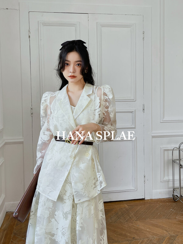 New in early autumn! [HANNA Hanna] Organza lace French suit collar top + jacquard big-name simple skirt suit H3287# JHY