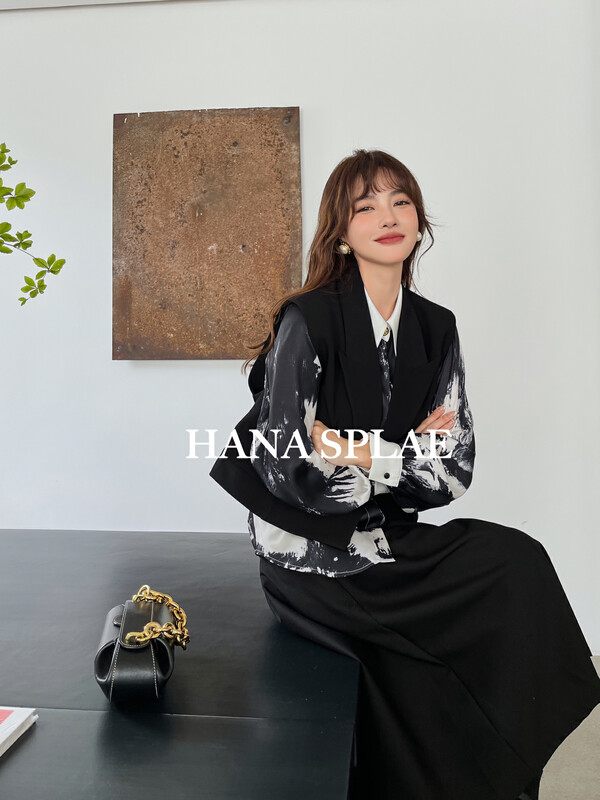 New in autumn! [HANNA Hanna] Simple commuter suit vest H5550# JHY