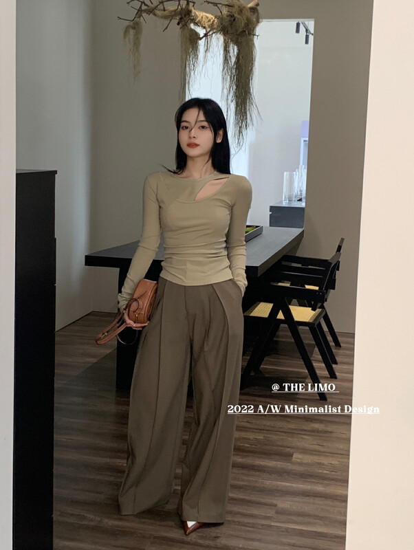 New in early autumn! [THE LIMO] Front and rear design hollow fake two-piece long-sleeved T-shirt 6813# XYJ
