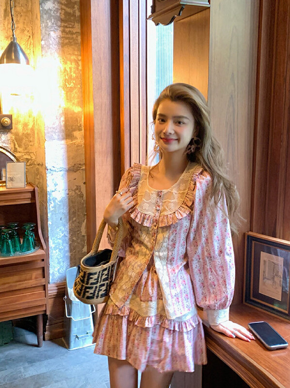 New in early autumn!【W DESIGN】Sweet floral stitching lace pullover top + slim skirt two-piece suit (with waist rope) 6601# WPL