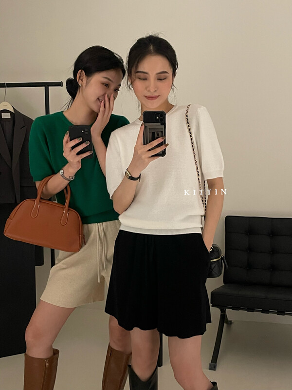 【KITTIN】Korean version of simple velvet short-sleeved sweater 1379
