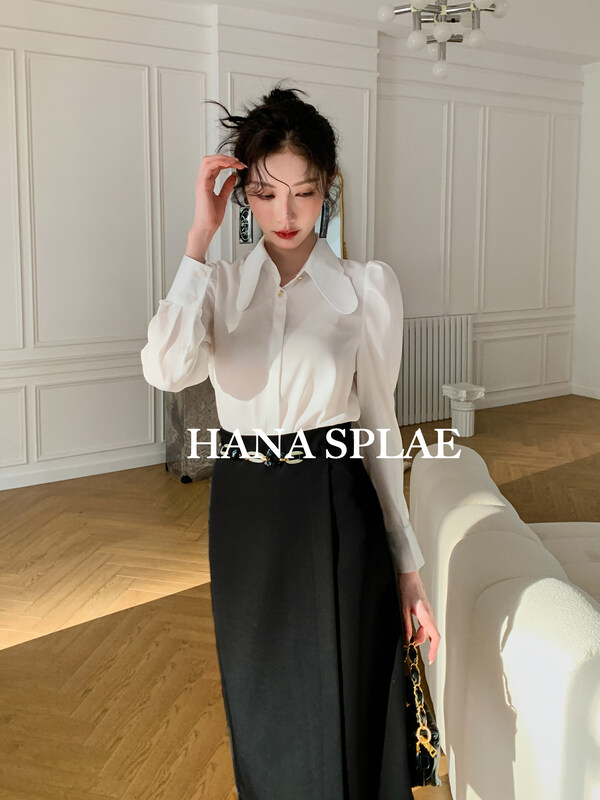 New in early autumn! [HANNA Hanna] Design butterfly collar metal button embellished puff sleeve shirt H10309# JHY