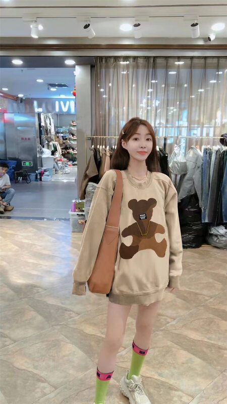 New in autumn! [Jinhan] Bear pattern labeling chain decoration loose sweater YS2-8246# GYJ