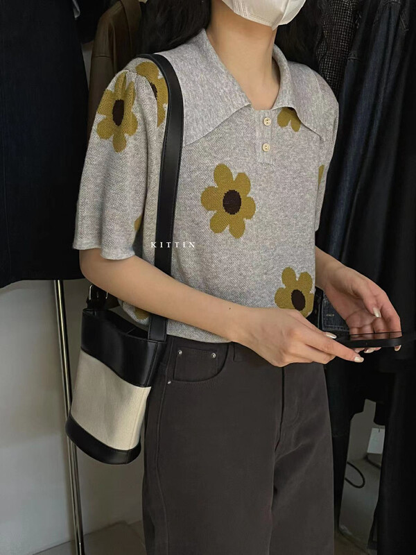 【KITTIN】Korean version large flower Polo collar knitted sweater 1359