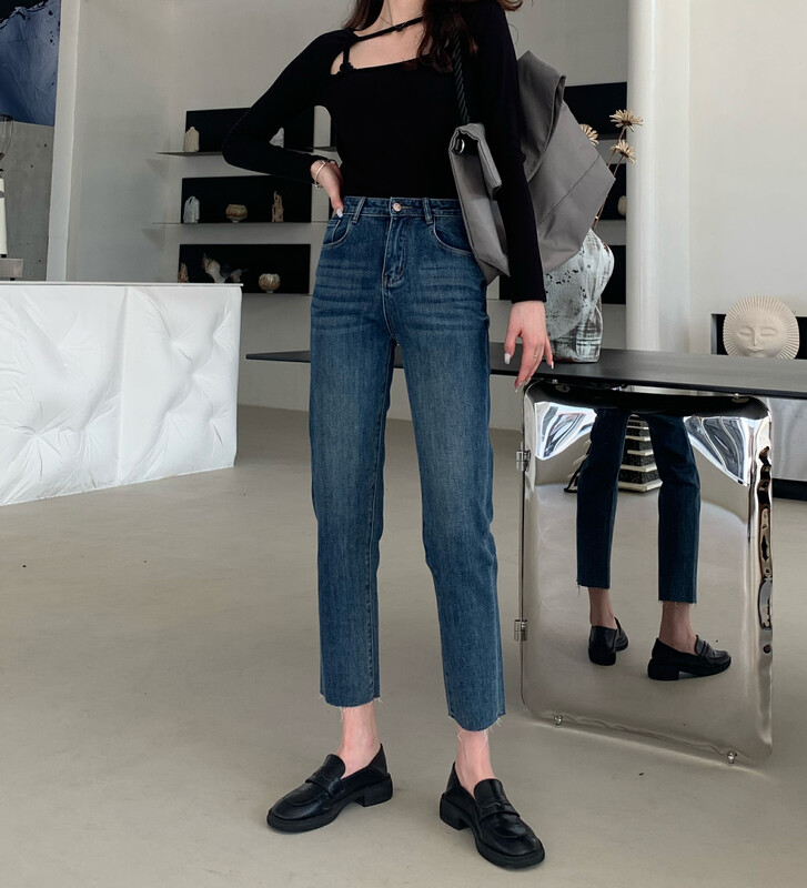 [1980] Autumn new product niche design comfortable and versatile small straight jeans 2A65350
