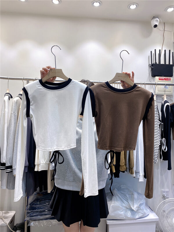 New in early autumn! [Xiaofanjia] Korean version of the contrast color round neck long-sleeved T-shirt YS2-7026# LSW