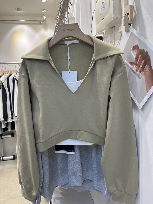 Autumn is new! [Xiaofanjia] fake two-piece short v-neck sweater 525# LSW