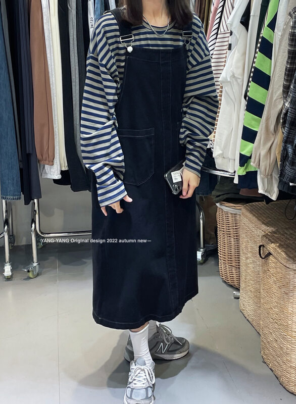 New in autumn! [YANG-YANG] Striped simple long-sleeved T-shirt + loose denim suspender skirt suit C5162# CLS