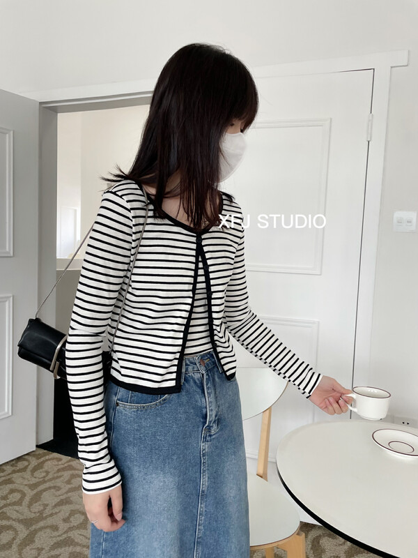 New in early autumn! [Xiaofanjia] niche striped suspenders + all-match casual knitted cardigan suit YS2-7021# LSW