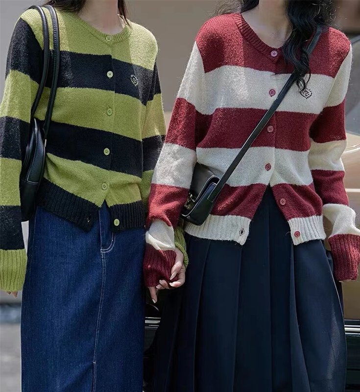 New in autumn! [Rina] Korean style contrast color striped button knitted cardigan 323X121# ZXX