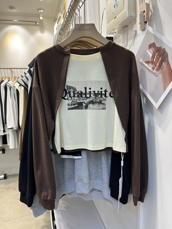 New in autumn!  [Xiaofanjia] Fake two-piece contrast letter printing long-sleeved T-shirt YS1-523# LSW