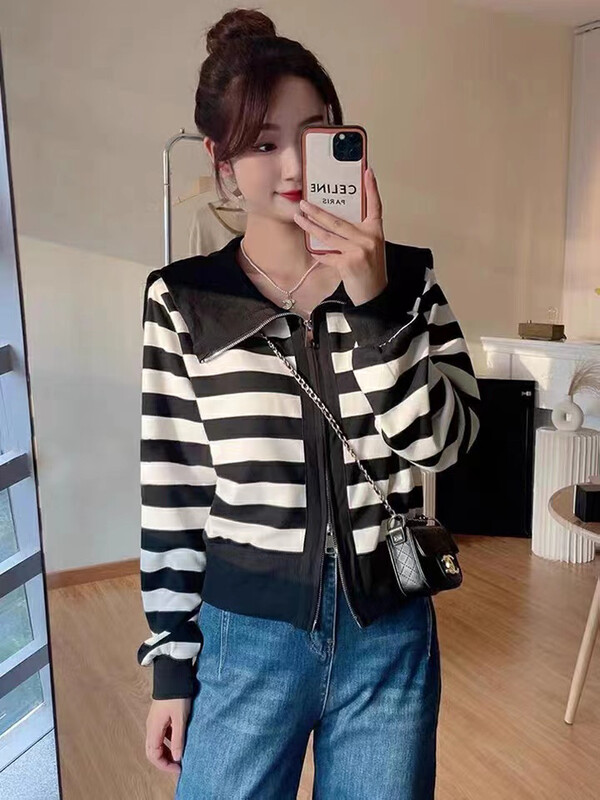New in autumn! [Xiaofanjia] Korean version of the striped large lapel zipper short sweater YS4-816# LSW