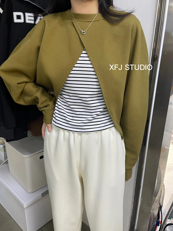 Autumn is new! [Xiaofanjia] round neck slit layered sweater + striped short short-sleeved T-shirt suit 7088# LSW