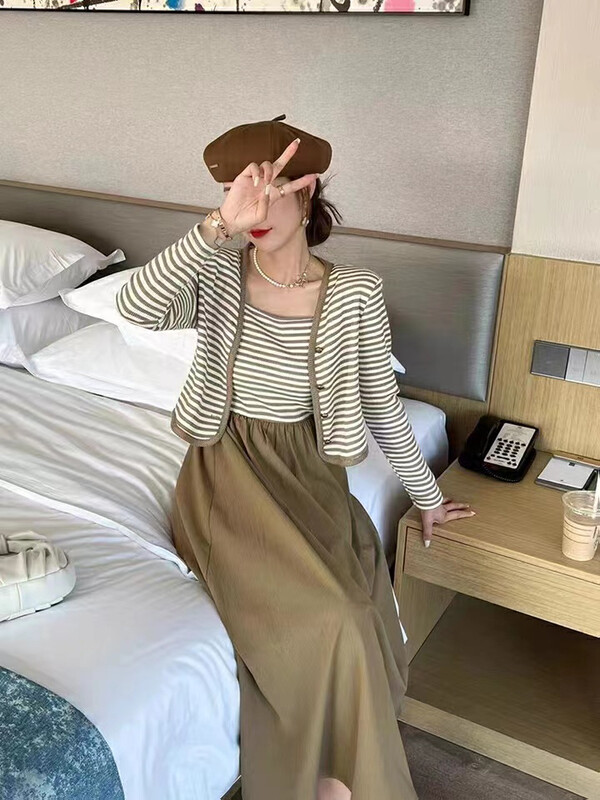 Autumn is new! [Xiaofanjia] Striped stitching short coat + slim bottoming dress suit 527# LSW