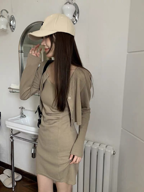Autumn is new! [Xiaofanjia] Korean style short shoulder pad short jacket + pleated suspender dress suit YS1-513# LSW