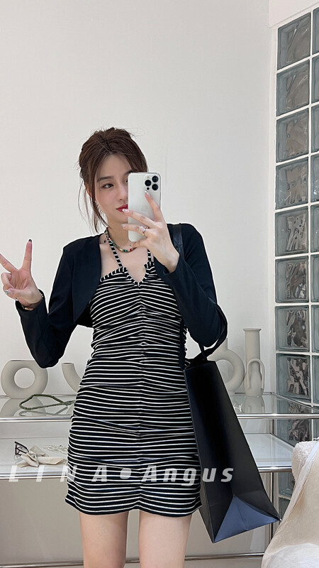 Autumn is new! [LINA] Hot girl striped tight-fitting hip suspender skirt + short coat suit 7082# HJY