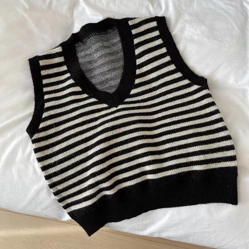 Korean v-neck knitted vest small vest women's autumn and winter outside with retro stripes layered vest vest top ins