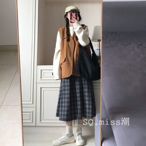 Three-piece retro work vest coat + solid color sweater + plaid skirt female student spring and autumn suit