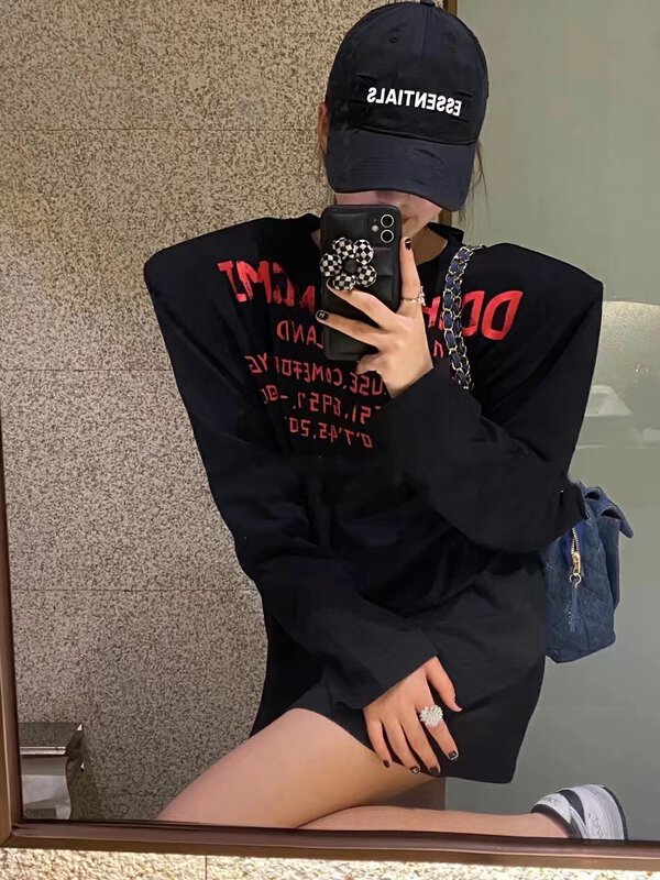 New in early autumn!  [DG] High street style shoulder pad letter printing loose long-sleeved T-shirt 8273# XJ