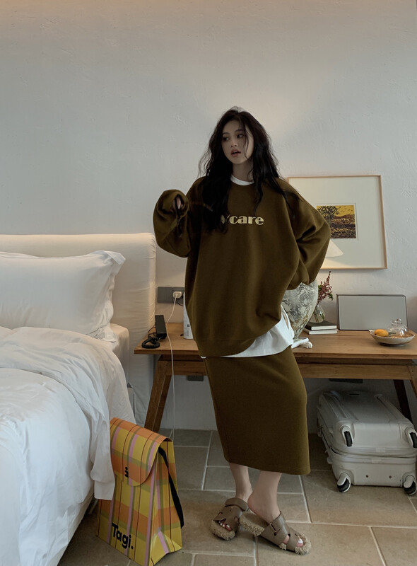 【11AN】Korean Alphabet Print Sweater Suit A6907