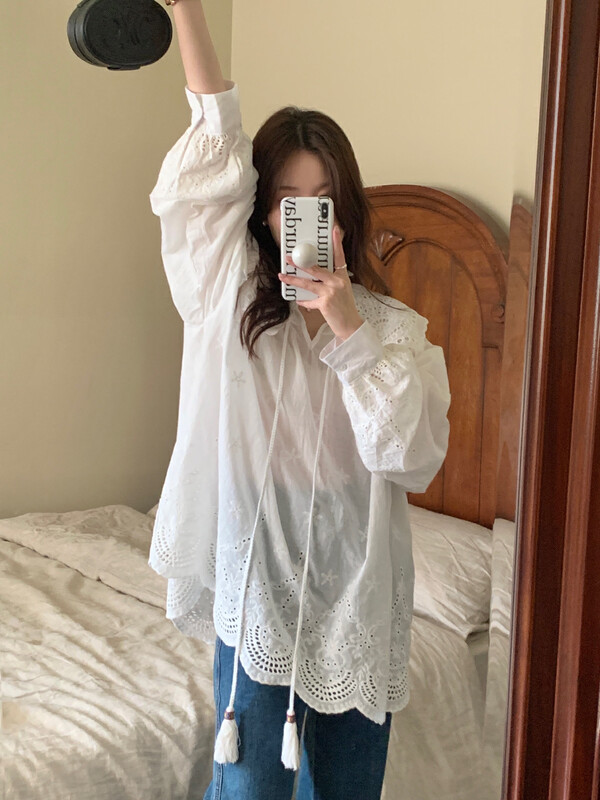 New in early autumn! [Timely rain] Hanfeng ins navy collar design embroidery hollow hook flower temperament shirt 77599# WPL