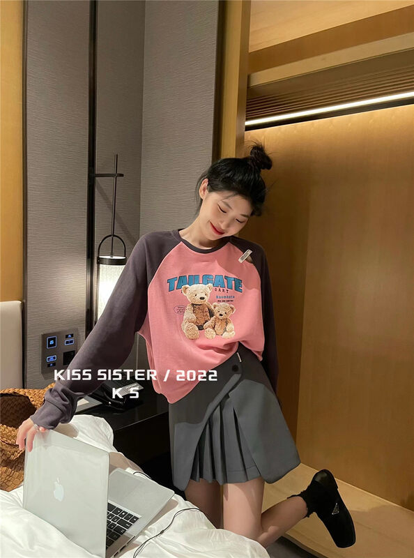 Original price 77.83! [KISS SISTER] Bear pattern color matching raglan long-sleeved T-shirt 22Y9665