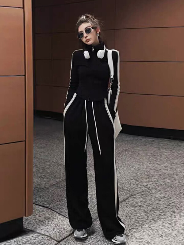 New in early autumn! [KIKI STUDIO] Hong Kong style color matching short jacket + elastic waist sports casual pants suit 6459# HJY
