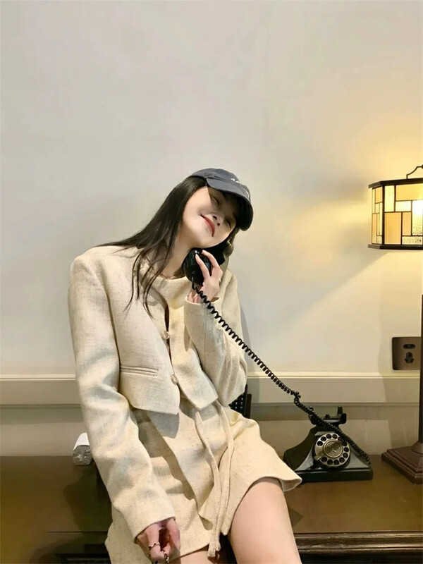 New in autumn!【KIKI STUDIO】Fashionable small fragrant short coat + slim skirt two-piece suit (with waist rope) 6731# HJY