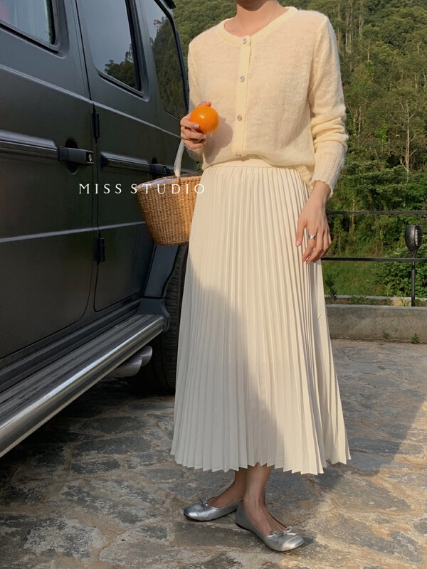 【MISS】Korean Pearl Button Fresh and Simple Sweater C2055