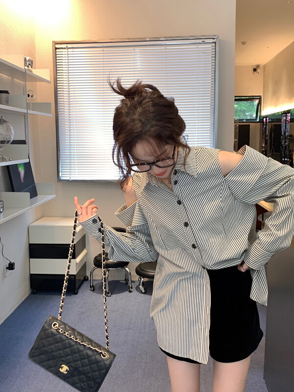 New in autumn! [KIKI STUDIO] Hong Kong-style off-the-shoulder striped long-sleeved shirt 6404# HJY