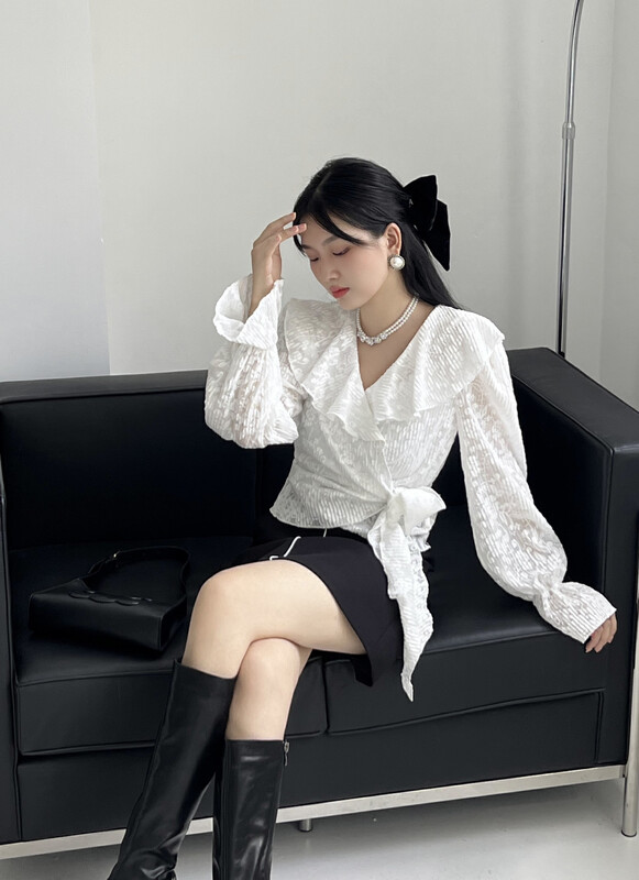 New in early autumn! [YOOMINI] Korean slim V-neck shirt (with suspenders) Q16072-K# WPL