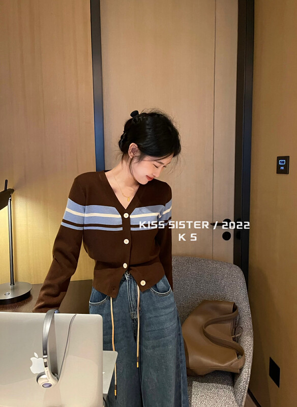 【KISS SISTER】Vintage slim v-neck knitted cardigan 22M8269