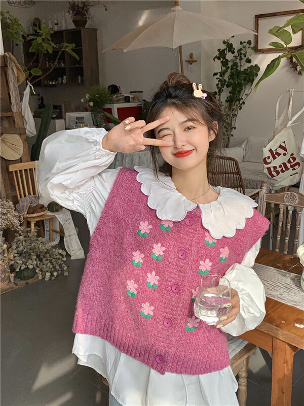 New in autumn! [Timely rain] Korean style ins sweet retro design handmade flower breasted vest 48215# WPL