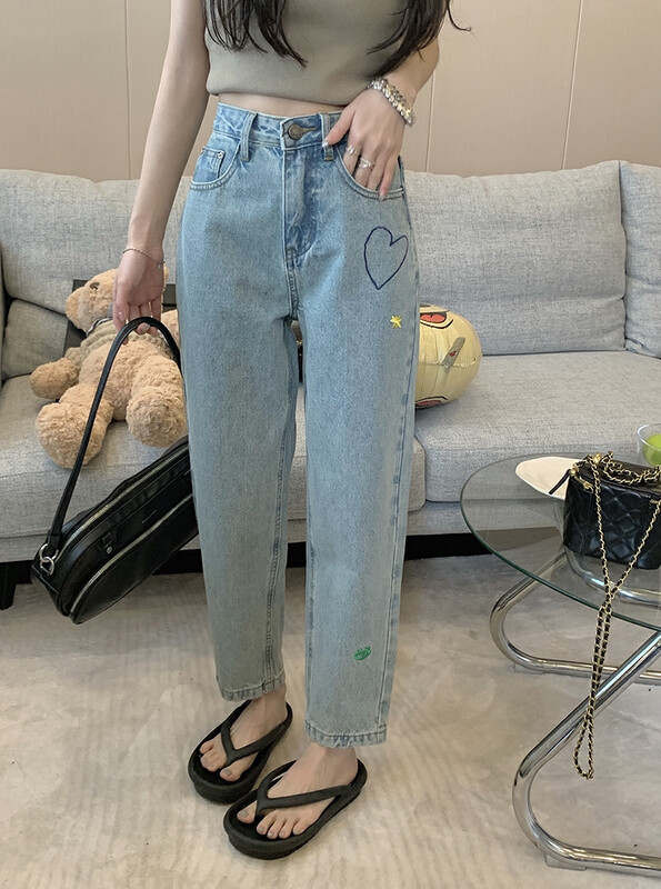[Timely rain] Korean style ins design sense love embroidery loose and thin high waist straight nine-point harem jeans 54799# WPL