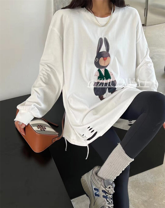 New in autumn! [Strictly selected by buyers - Zhuowa] cartoon pattern letter loose hole long-sleeved T-shirt 2359# CL