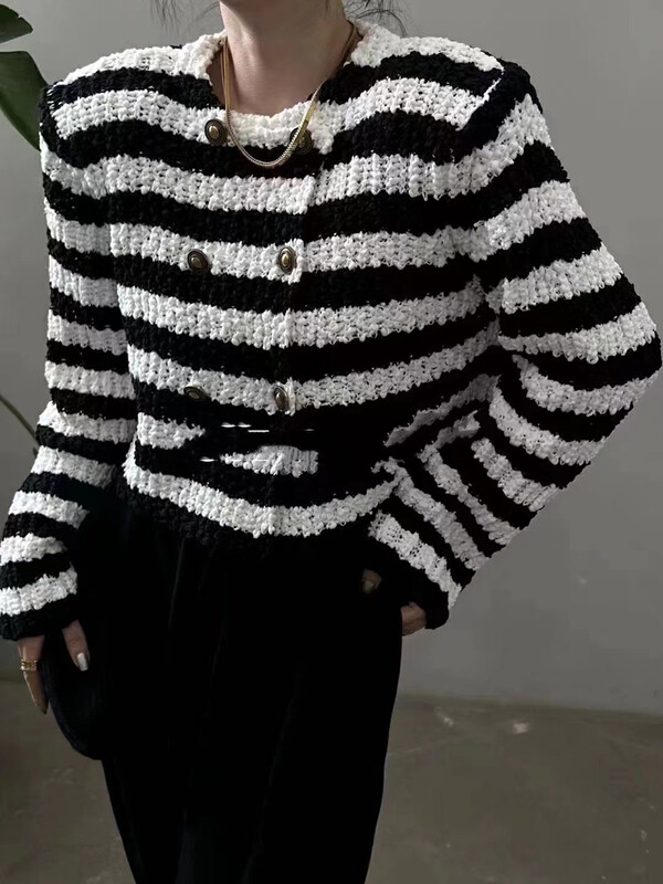 New in autumn! [MI] Korean casual double-breasted short warm sweater 1437# PCZ