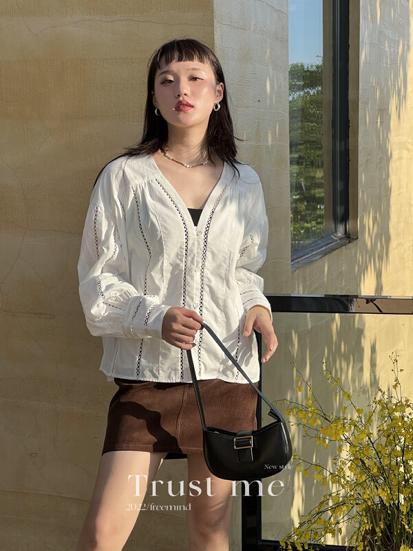【TRUSTME】European and American French retro hollow design V-neck open button shirt 40066# JHY