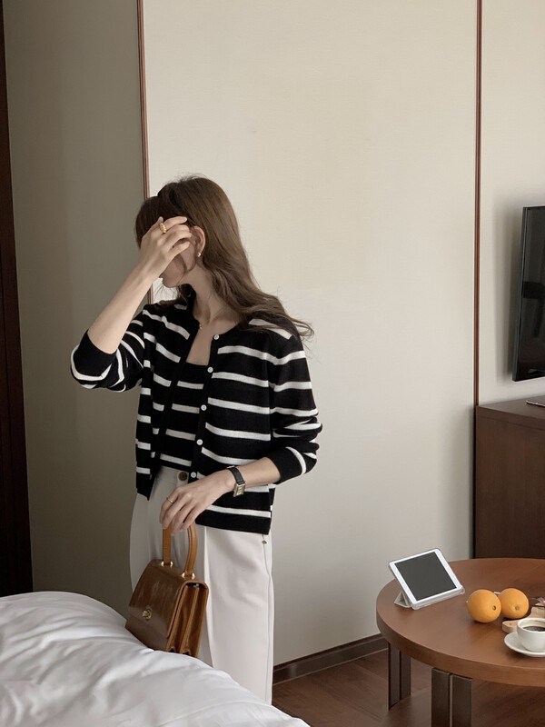 New in early autumn! [T.G] Contrast stripe short cardigan + camisole two-piece suit 18168# CLS