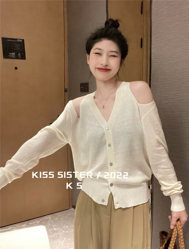 【KISS SISTER】Korean solid color off-shoulder short knitted cardigan 22M8212