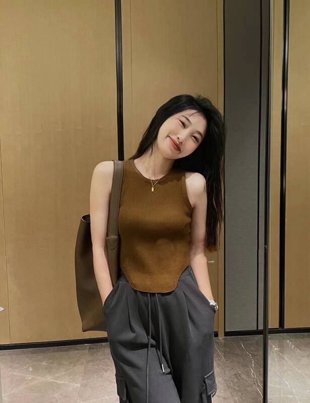 Autumn is new! [I-D] Korean version of the all-match knitted hot girl irregular hem vest/sling 3126# L