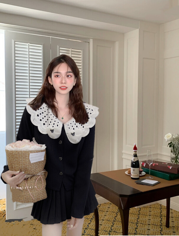 New in autumn! [Timely rain] Korean style ins retro design sense doll collar stitching loose all-match western shirt (with detachable love pair) 04229# WPL