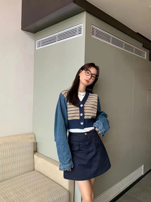 New in autumn! [Korean C home] Denim stitching V-neck striped knitted cardigan 0557# PCZ
