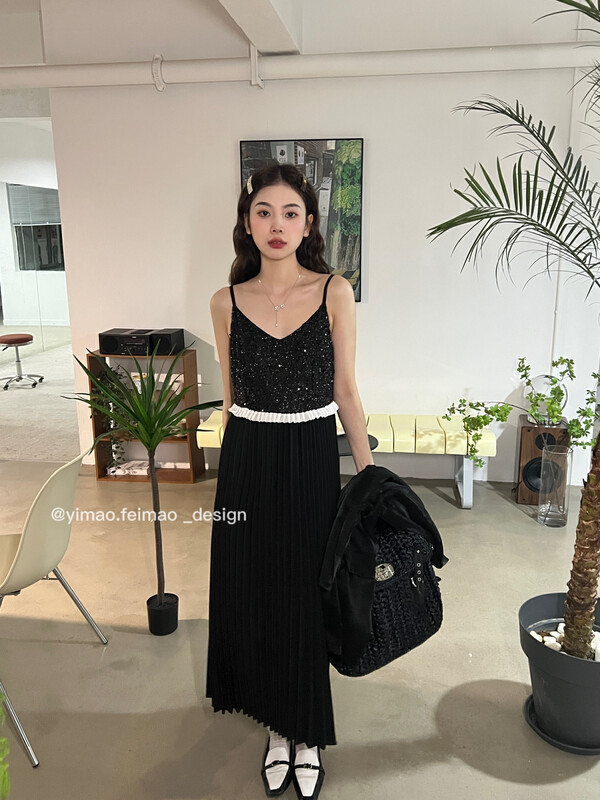 【FEI MAO】Sequin stitching temperament French romantic v-neck pleated long suspender skirt dress Z-8511