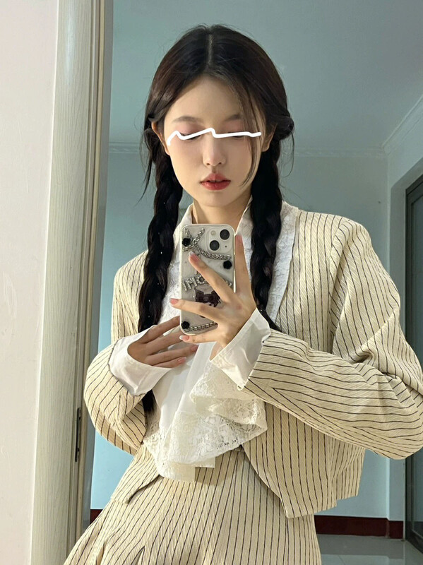 Autumn is new! [KIKI STUDIO] Western-style striped short coat + slim skirt suit (with belt) 6691# HJY