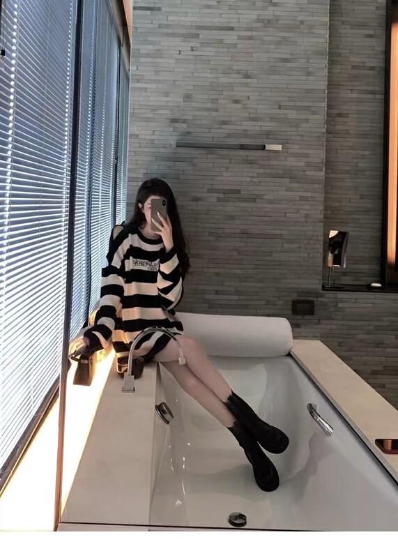New in autumn!【KAKAJIA】Loose and lazy style black and white striped warm sweater 2652# OZQ