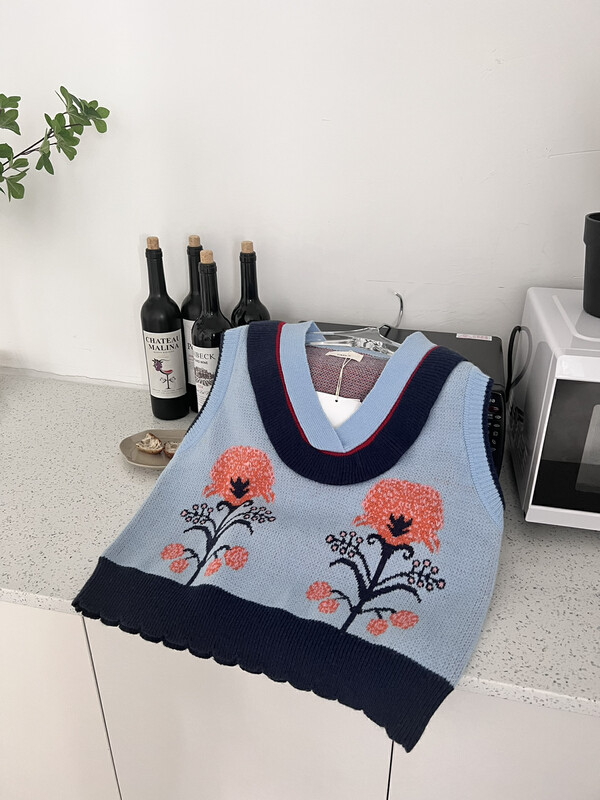 [FEI MAO] Retro v-neck knitted small fragrance retro v-neck embroidered vest vest vest Z-3076